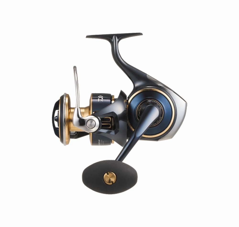 Daiwa 25 Saltiga Spin Reel With FREE Limited Edition Saltiga Cuddler 185F Stick Bait (While Stocks Last)