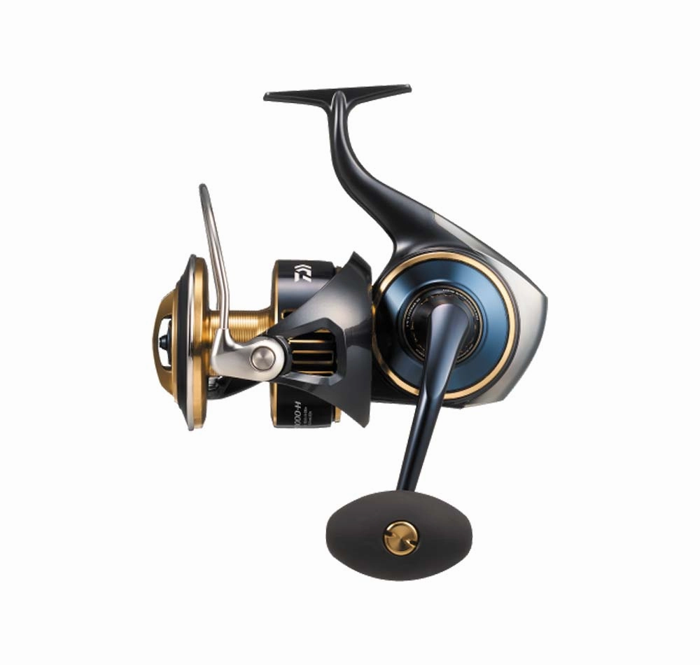 Daiwa 25 Saltiga Spin Reel With FREE Limited Edition Saltiga Cuddler 185F Stick Bait (While Stocks Last)