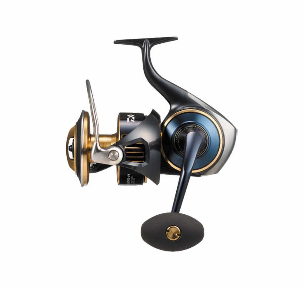 Daiwa 25 Saltiga Spin Reel With FREE Limited Edition Saltiga Cuddler 185F Stick Bait (While Stocks Last)