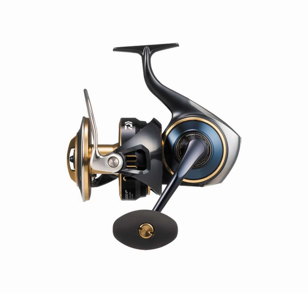 Daiwa 25 Saltiga Spin Reel With FREE Limited Edition Saltiga Cuddler 185F Stick Bait (While Stocks Last)