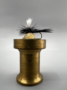 Gnat Black Parachute Dry