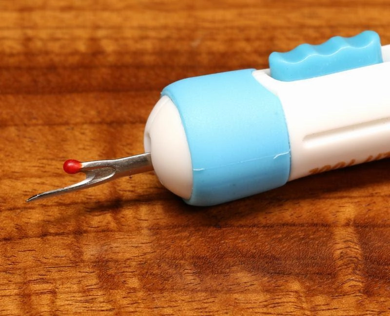 Hareline Fly Tyer Retractable Bodkin and Cutter Multi Tool