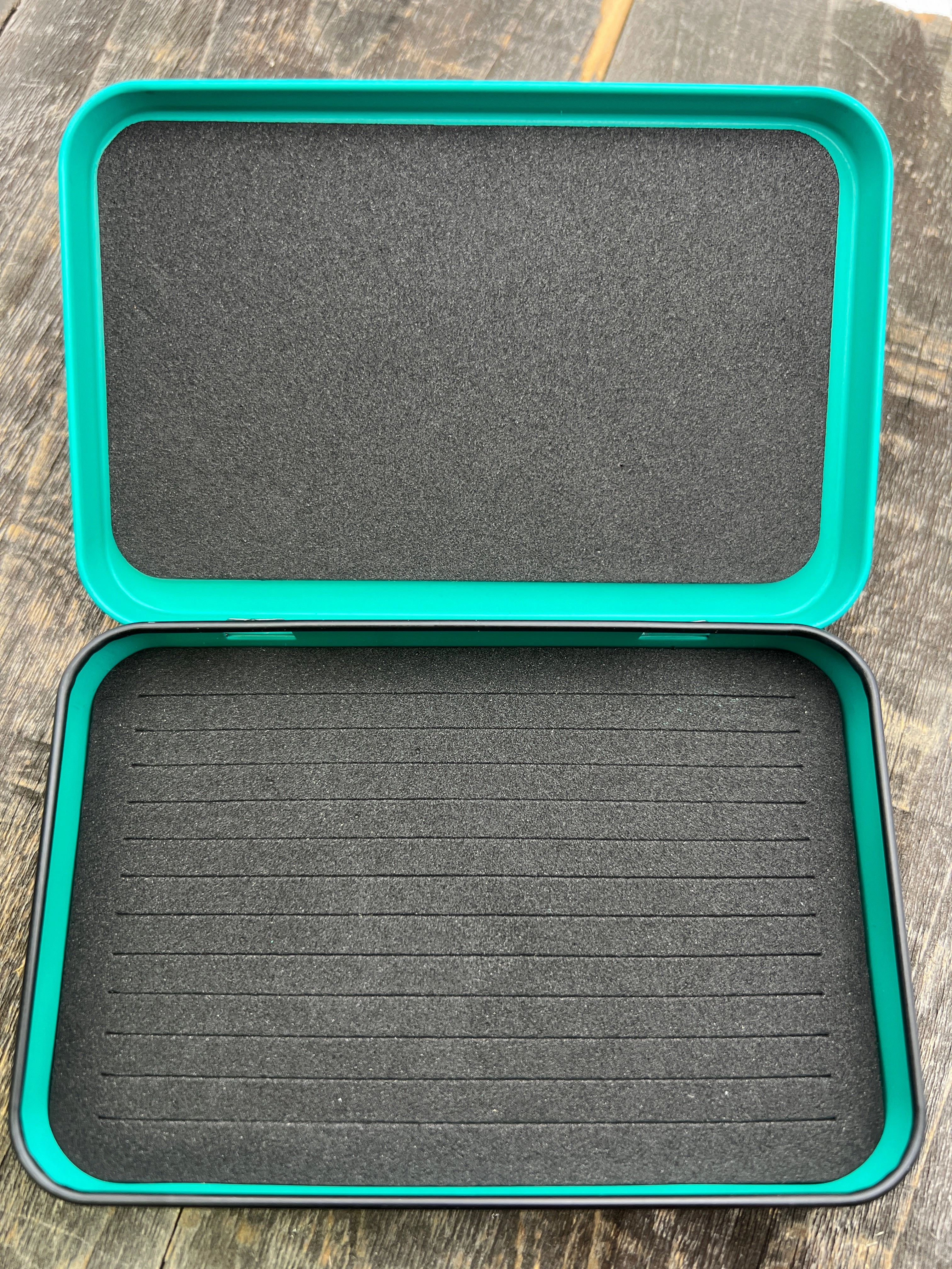 Yakoda Fly Slim Tin -Logo